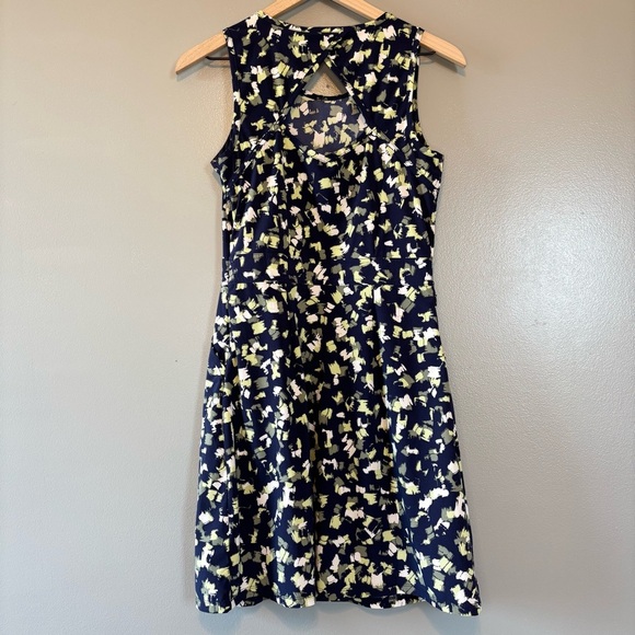 Title Nine sz 2 A-Line Tank Dress Keyhole Back w/ Pockets Blue Abstract Pattern - Picture 4 of 6